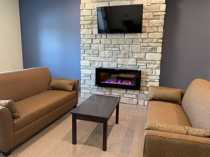 Public Area 2, Cobblestone Inn & Suites - Forest City, Winnebago