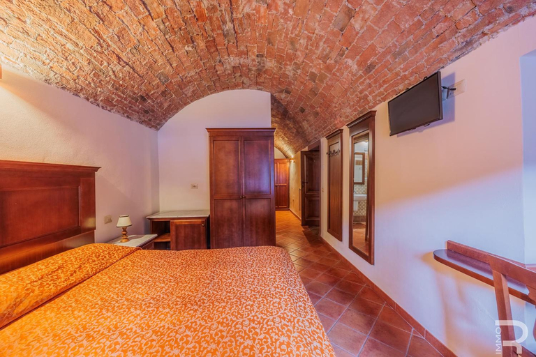 Bedroom 3, Albergo Miramonti, Massa Carrara