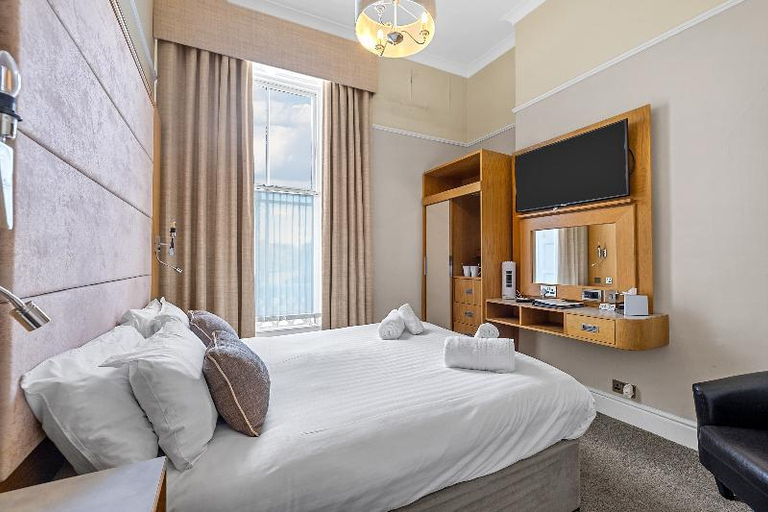 Bedroom 2, The Invicta Hotel, Plymouth