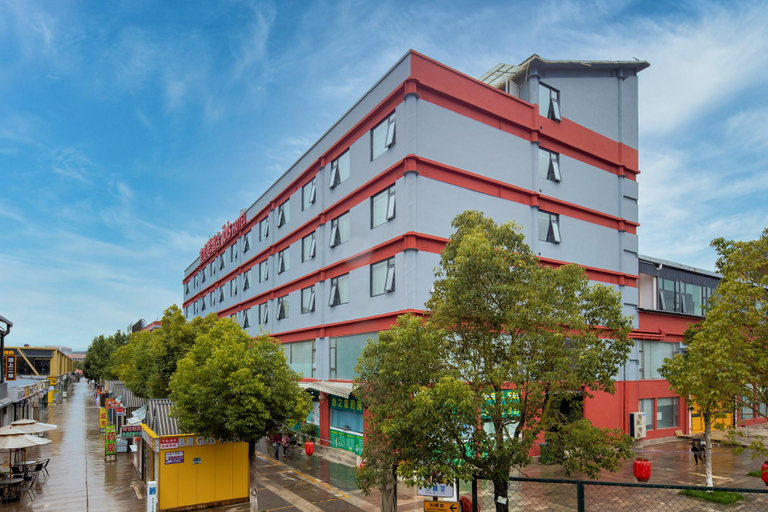 Exterior & Views