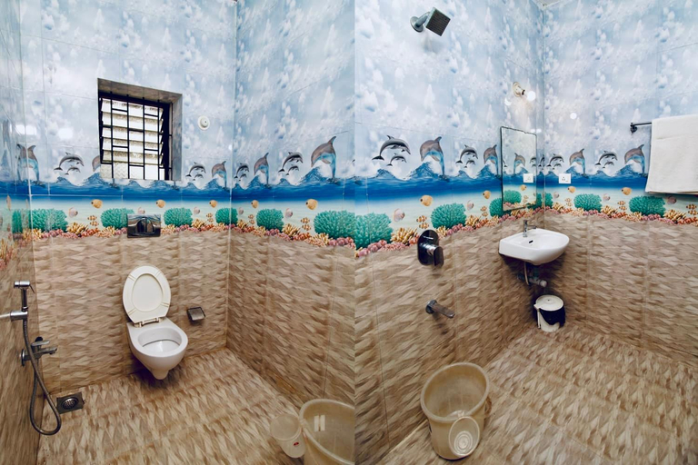 Bathroom, Hotel Pasquina Baga, North Goa