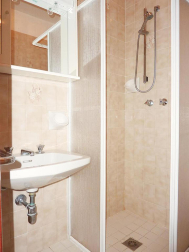 3, Cozy beachside apartment with balcony, Venezia