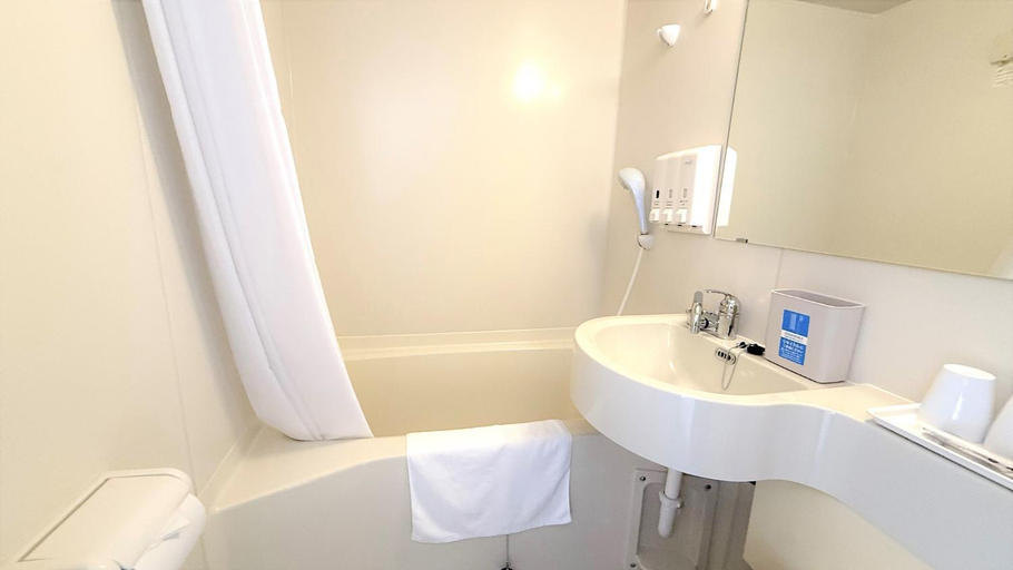 Bathroom 3, Toyoko Inn Okinawa Naha Kokusai-dori Miebashi-eki, Naha