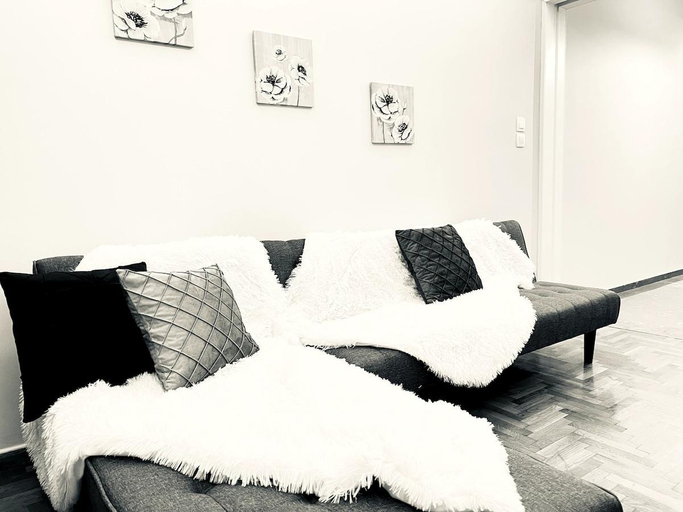 Others 4, Acropolis Select Flat, Attica