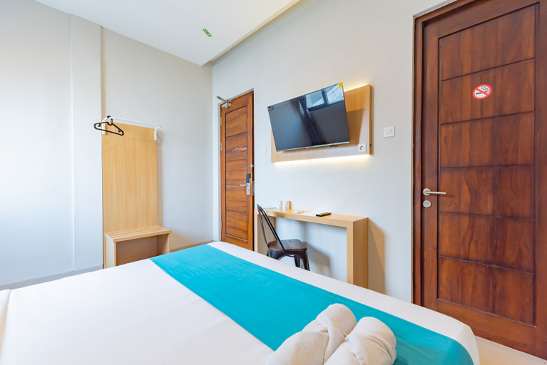 Bedroom 3, Sans Hotel Bobosini Malang by RedDoorz, Malang