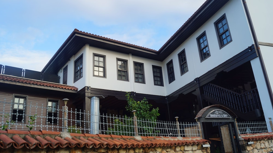Exterior & Views