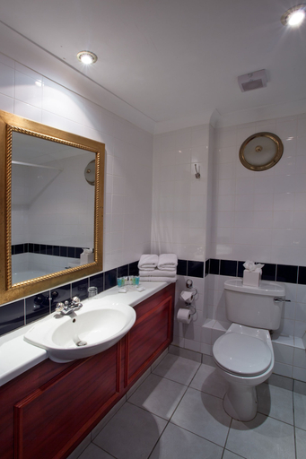 Bathroom 4, Royal Court Hotel, Coventry