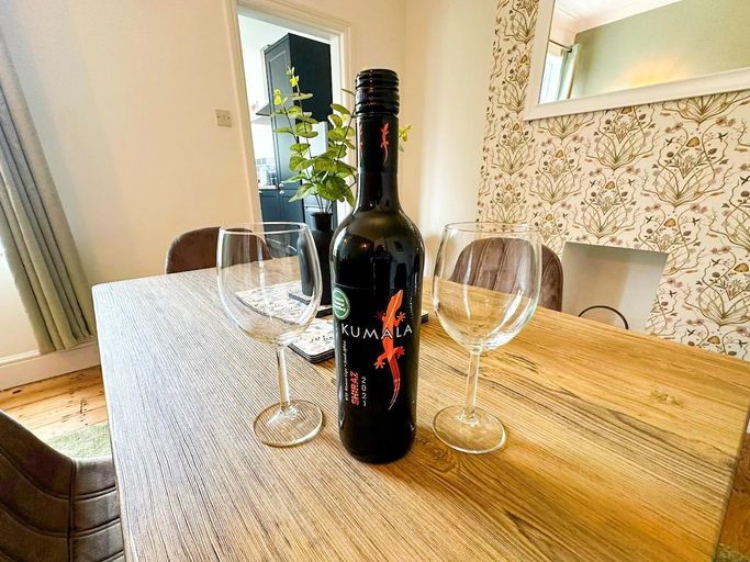 Food & Drinks 5, Cecil House -Chic 2 Bed, Sleeps 5, Parking x2 cars, Lincolnshire