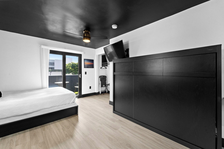 Others, Occidental, San Diego