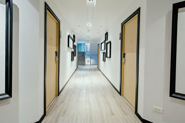 Public Area 3, THREE Sukhumvit Hotel, Wattana