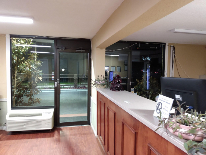 Public Area 3, Gateway Inn - Savannah, Chatham