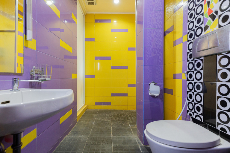 Bathroom, Sans Hotel International Surabaya, Surabaya