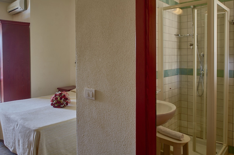 Bedroom 3, Parco Blu Club Resort, Nuoro