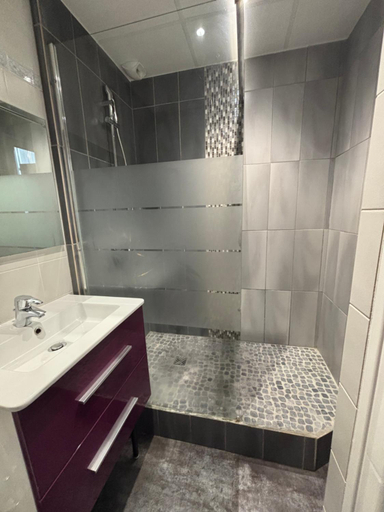 Bathroom 3, Hotel - Restaurant Eugenie, Manche