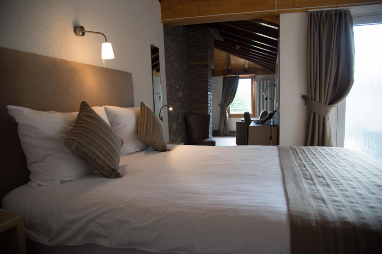 Bedroom 3, Hotel de l'Ange, Nyon