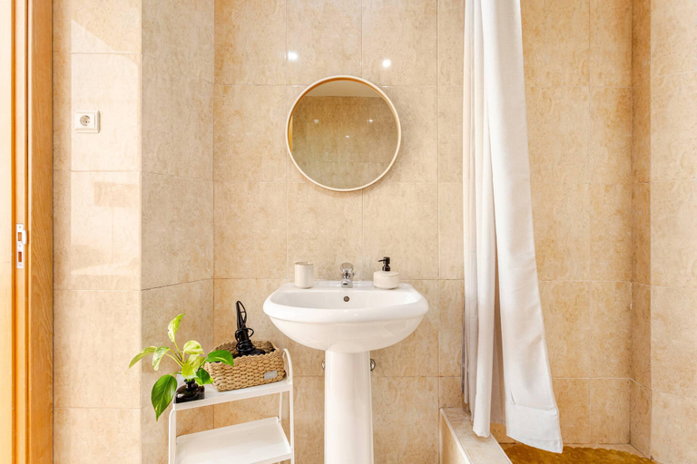 Bathroom 3, Top Location Beautiful Apartment, Lisbon
