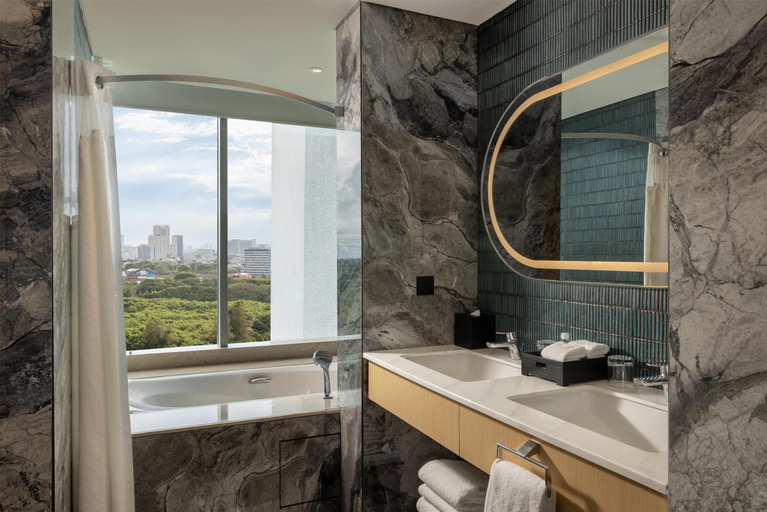 Bathroom 4, DoubleTree by Hilton Jakarta Kemayoran, North Jakarta