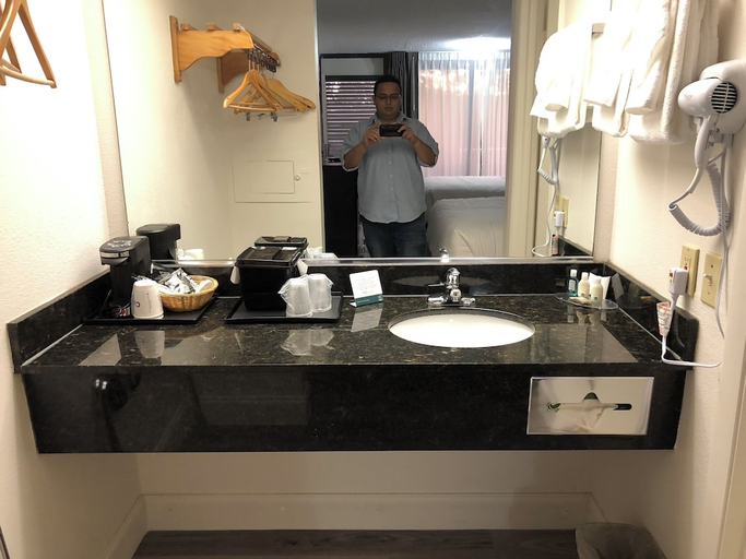 Bathroom 4, Green Palms Extended Stay, Osceola