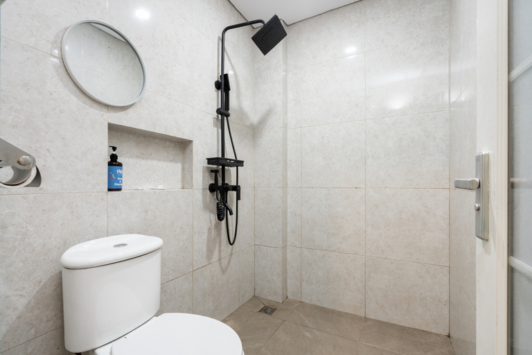 Bathroom, Sans Hotel Elrose Place, Samarinda