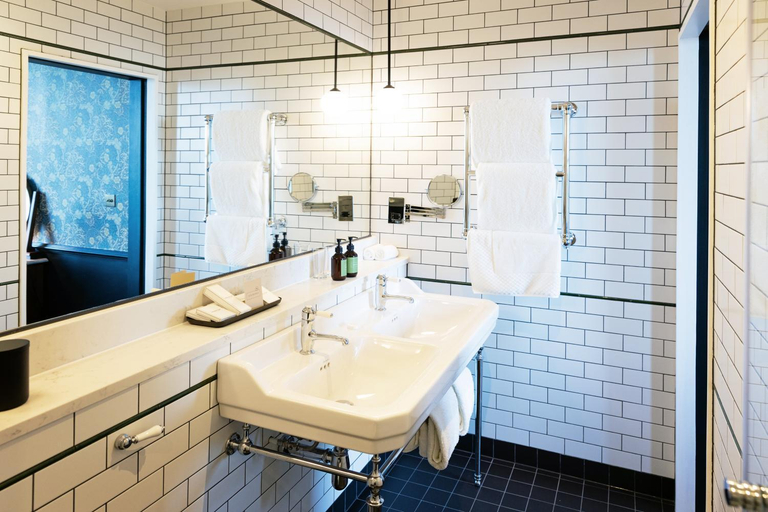Bathroom 2, Haddington House, Dublin