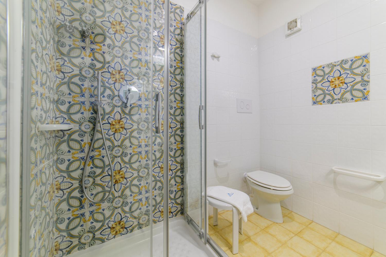 Bathroom 5, Hotel America, Salerno