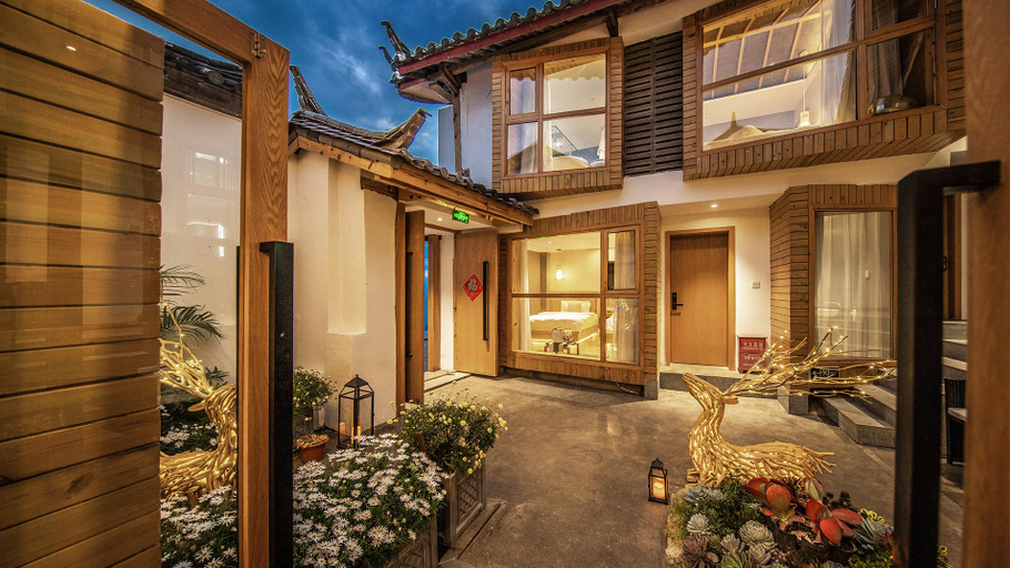 Exterior & Views