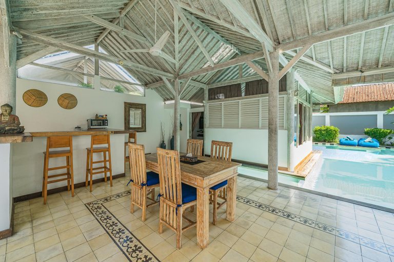 Food & Drinks, Villa Laksmana 2: Surrounded by Water- 2BR Villa with Fantastic Pool in Seminyak, Badung