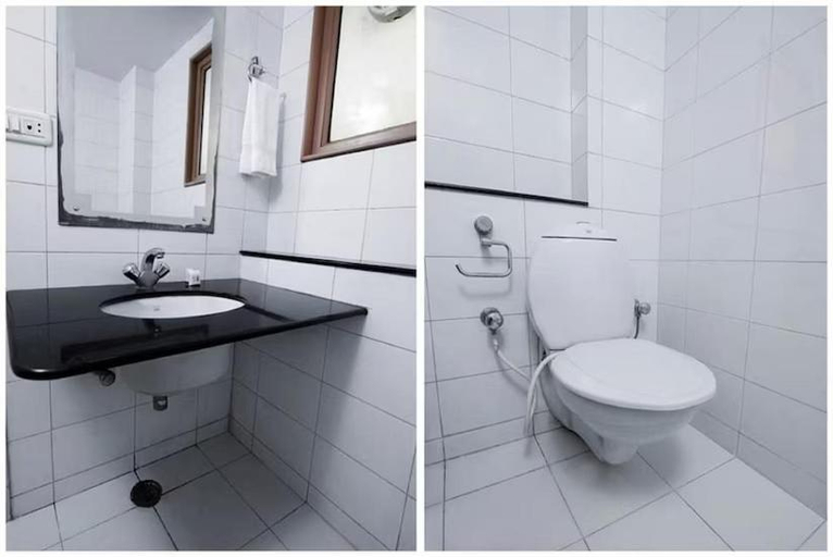 Bathroom 3, Hotel Kanchandeep, Jaipur