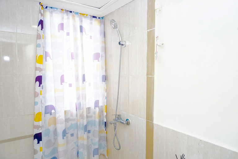 Bathroom 3, Modern Space and Restful 2BR at Apartment Meikarta By Travelio, Cikarang