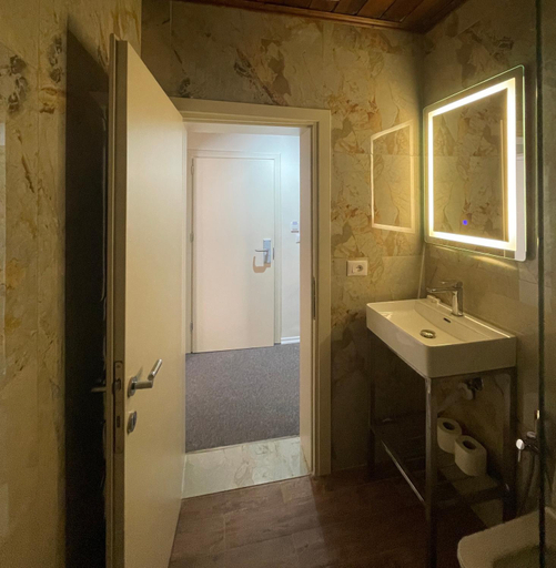 Bathroom 4, Kriva Resort, Elbasanit