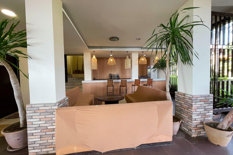 Public Area 2, Punta De Fabian, Baras
