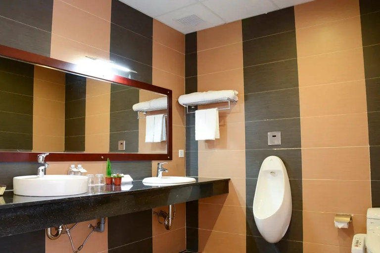 Bathroom 5, Hai Ba Trung Hotel, Buon Ma Thuot