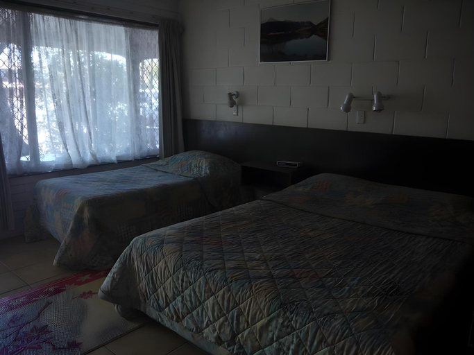 Bedroom 2, White Lanterns Motel, Gold Coast
