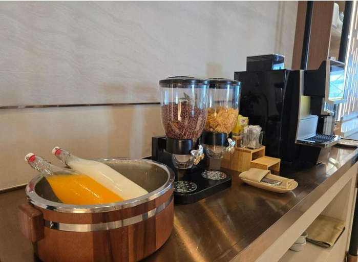 Food & Drinks 4, House Hotel Walking Street, Pattaya