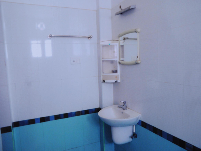 Bathroom 2, Royal Villas Luxury Serviced Apartments - Anna Nagar, Chennai