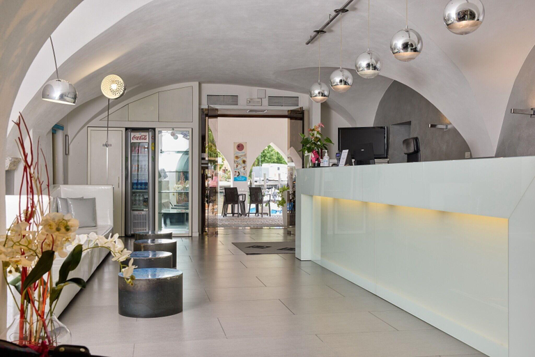 Public Area, Geier, Trento