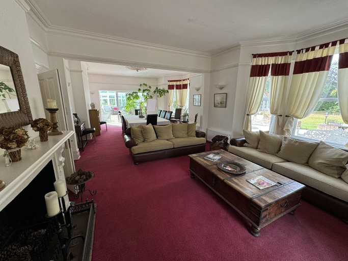 Public Area, Hookwood Lodge, Surrey