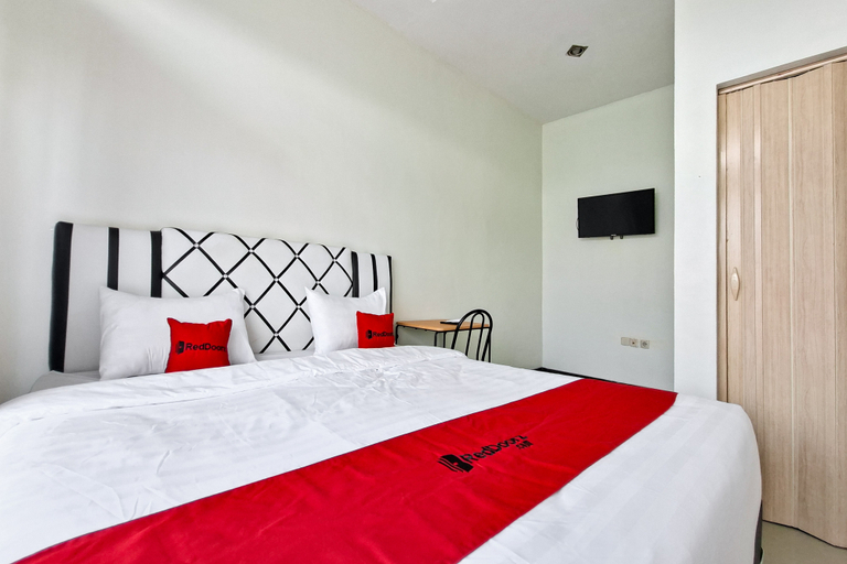 Bedroom 5, RedDoorz near Living World Pekanbaru, Pekanbaru