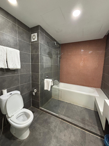 Bathroom 3, QQ Empire Damansara hotel room, Petaling Jaya