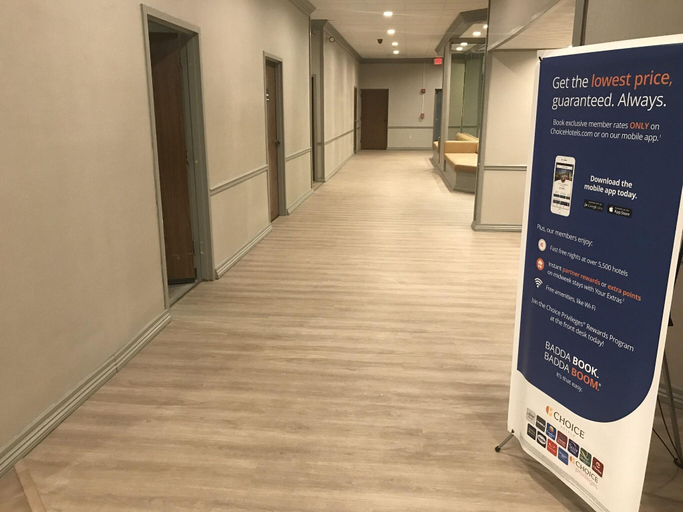 Public Area 3, Quality Inn, Knox