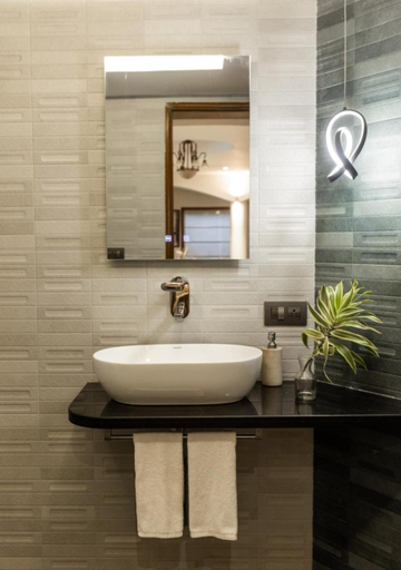 Bathroom 2, LohonoStays Villa Lani, Raigarh