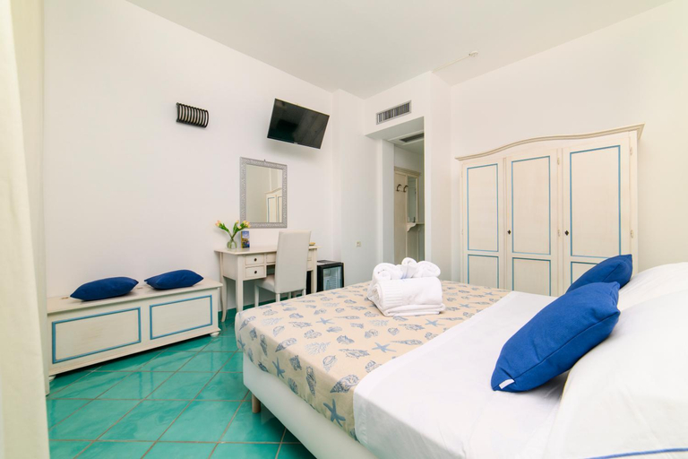Bedroom 3, Hotel America, Salerno