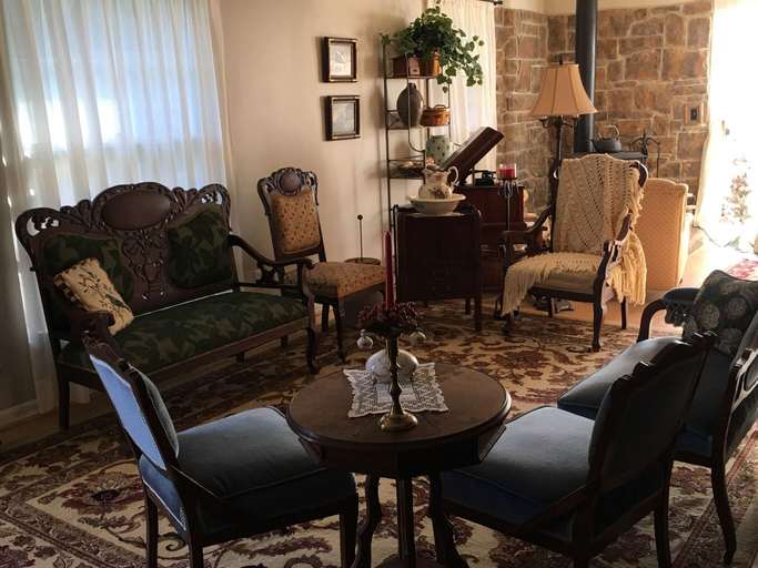 Public Area 3, The Ashe Farm Bed & Breakfast, Madison