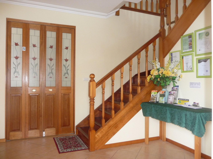 Public Area 3, Angela's Beach Stays, Colac-Otway - South