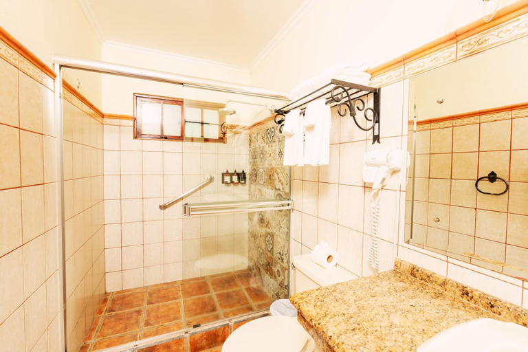 Bathroom 4, Borinquen Thermal Resort, Liberia