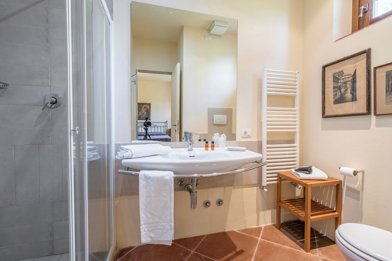 Bathroom 5, Santo Pietro Resort, Siena