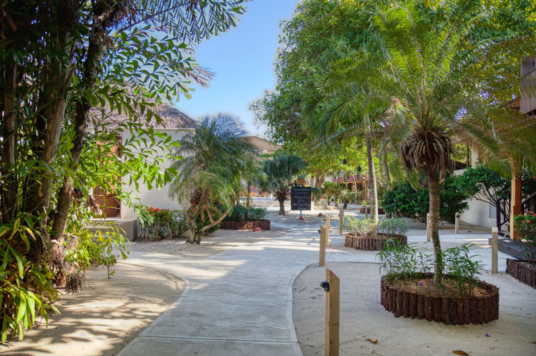 Public Area, Almond Beach at Jaguar Reef Belize