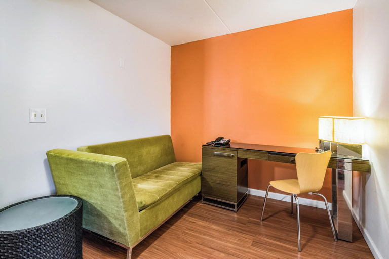 Public Area, Motel 6 Tinton Falls, NJ – Neptune, Monmouth