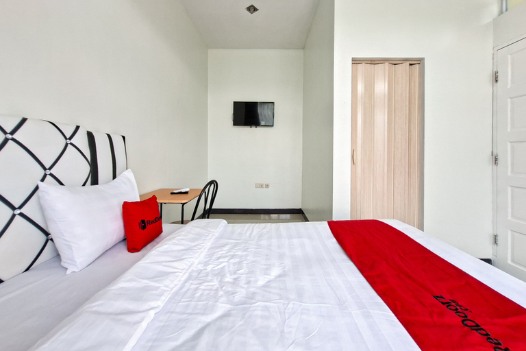 Bedroom 4, RedDoorz near Living World Pekanbaru, Pekanbaru