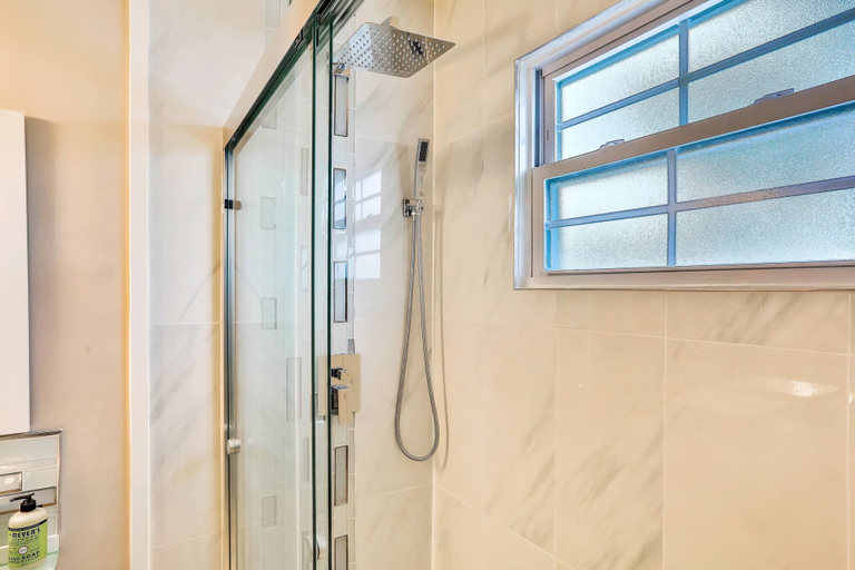 Bathroom 5, Sunny Upper Level 1 Block From 2 Beaches W/private Pool, High-speed Wi-fi, Saint Johns